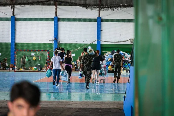 “O sentimento mais comum é o medo”, diz voluntária de abrigo no RS