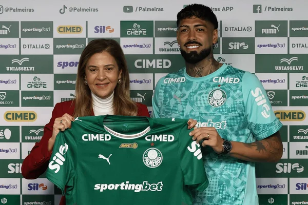 Barboza é apresentado oficialmente pelo Palmeiras
