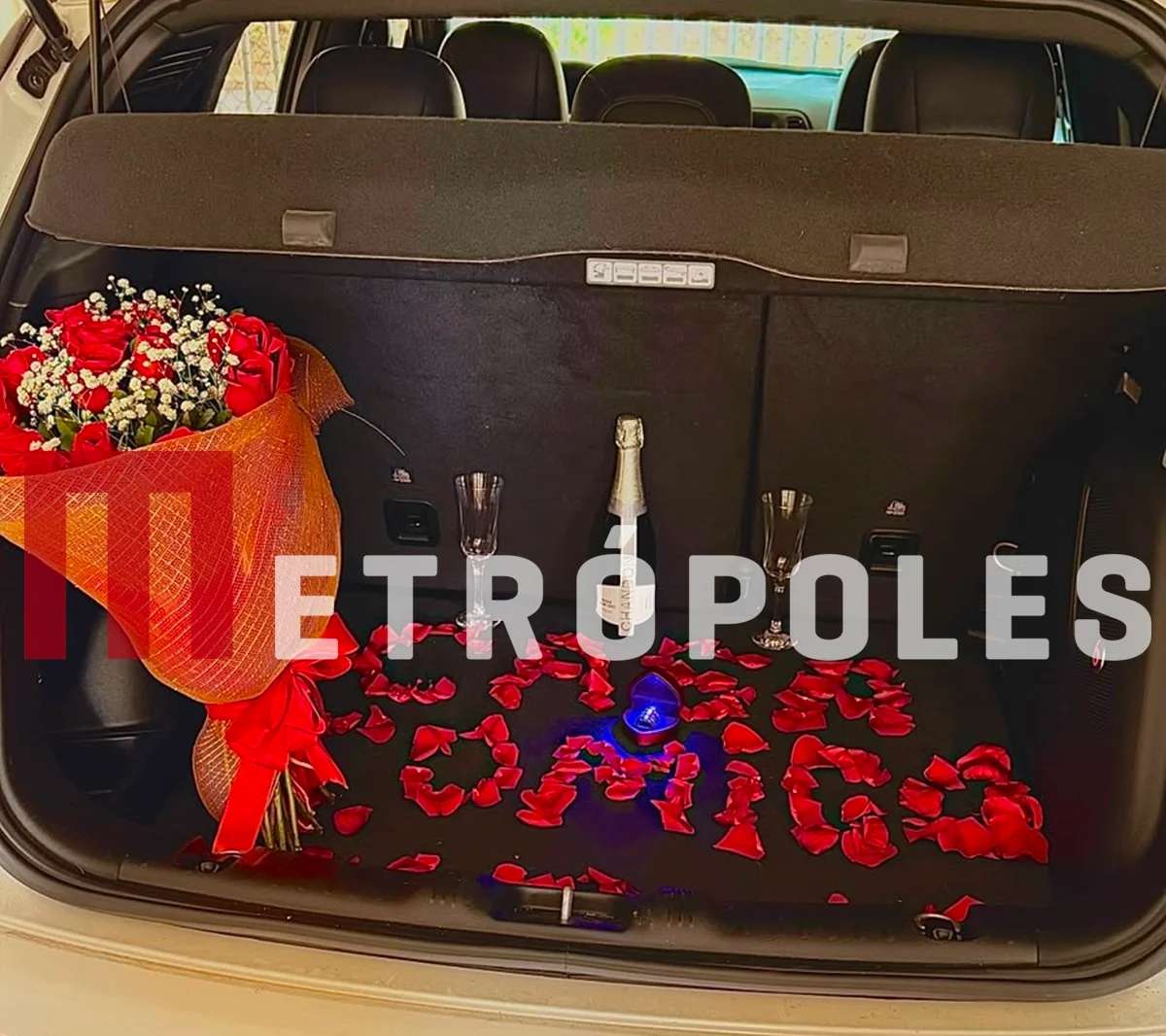 Jenny Miranda é pedida em casamento por Mateus Parpinelli Jenny Miranda é pedida em casamento por Mateus Parpinelli