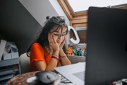 Mulheres e jovens estão entre os brasileiros que mais enfrentam a condição