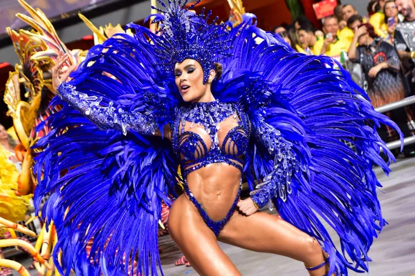 Após prisão, Natacha Horana desfila pela Gaviões da Fiel em São Paulo