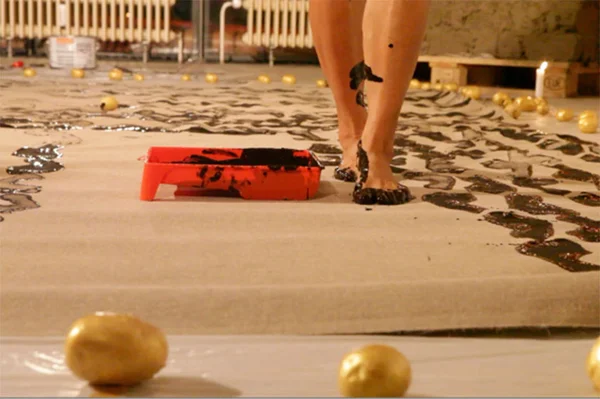 Performance com 200 pessoas vai criar obra de arte na Torre de TV