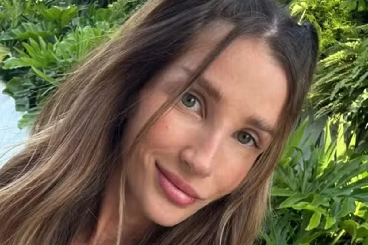 Aline Gotschalg faz pose para as redes sociais Aline Gotschalg faz pose para as redes sociais