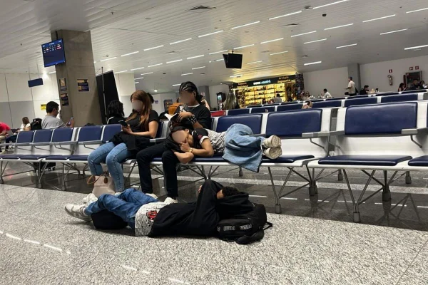“Objeto suspeito”: passageira relata estresse após voo atrasar 3 horas