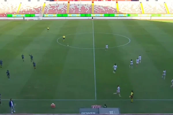 Times mexicanos fogem do gramado ao ouvirem sons de bombas no estádio