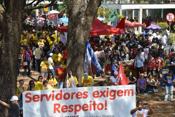 Senado aprova ajuda a estados com congelamento no salário de servidores