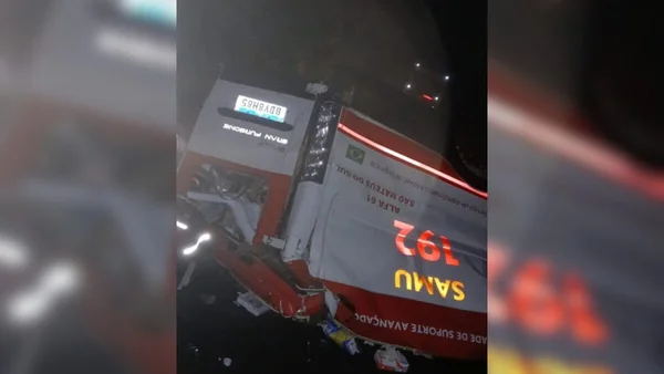 Acidente com ambulância do Samu no Paraná