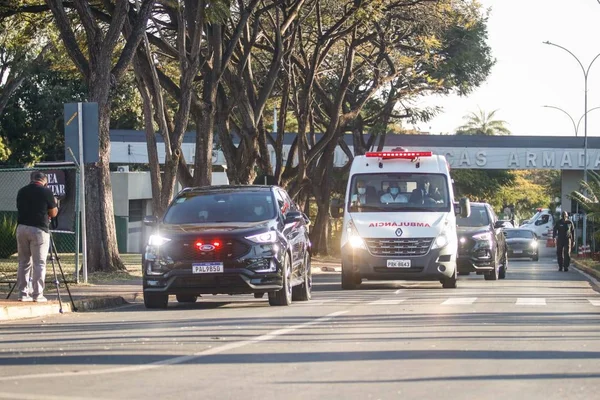 Bolsonaro deixa HFA de ambulância e segue para São Paulo