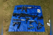 Armas foram apreendidas Armas foram apreendidas