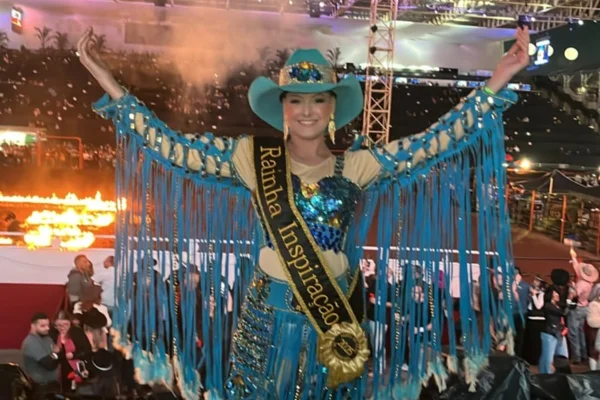 Rainha dos rodeios Camila Trevisol morre de câncer aos 22 anos