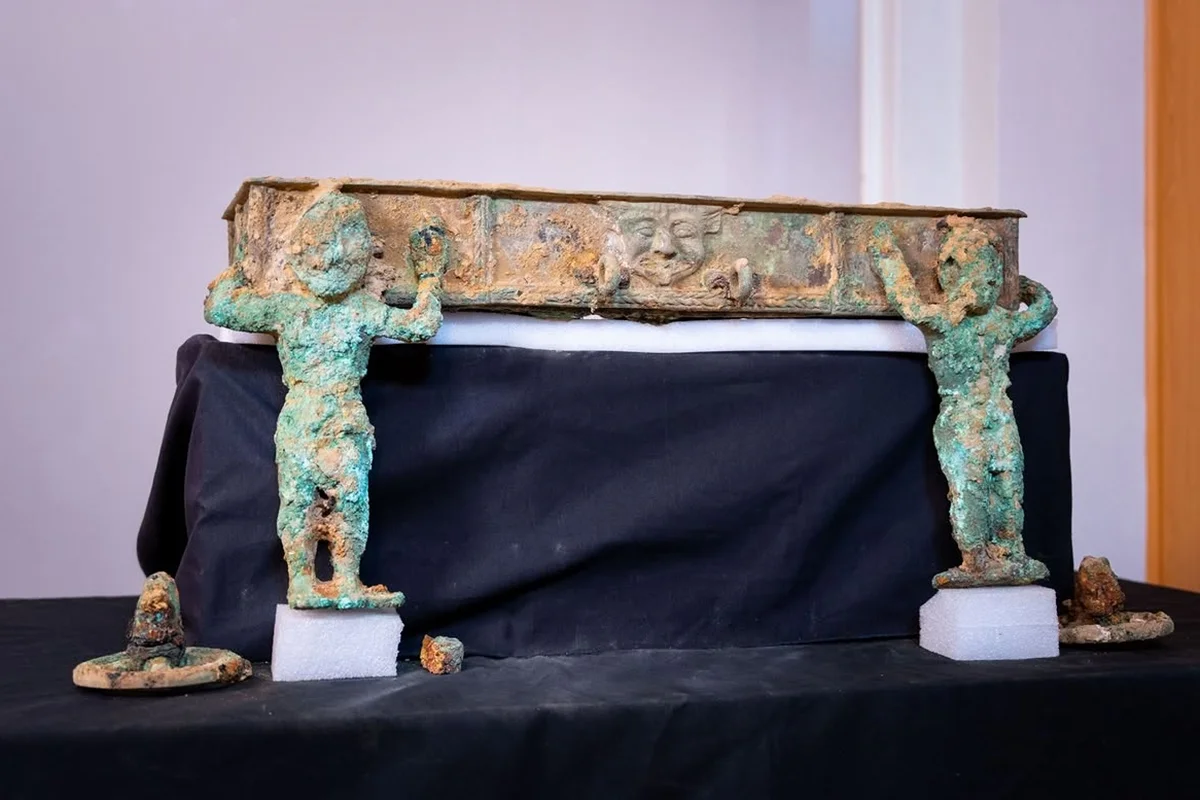 Descoberta Histórica na Espanha: Arqueólogos Revelam Carruagem de Bronze de 2,5 Mil Anos Intacta, Elucidando Civilização Tartéssica em Guareña