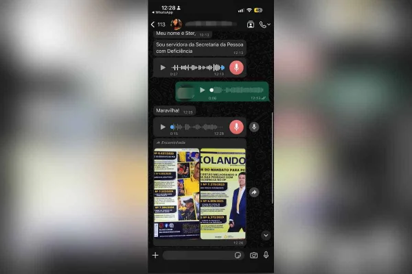 Servidora aborda mulher atendida por secretaria para pedir votos a deputado - destaque galeria