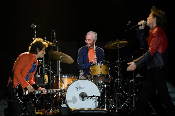 Morre Charlie Watts, baterista do Rolling Stones, aos 80 anos