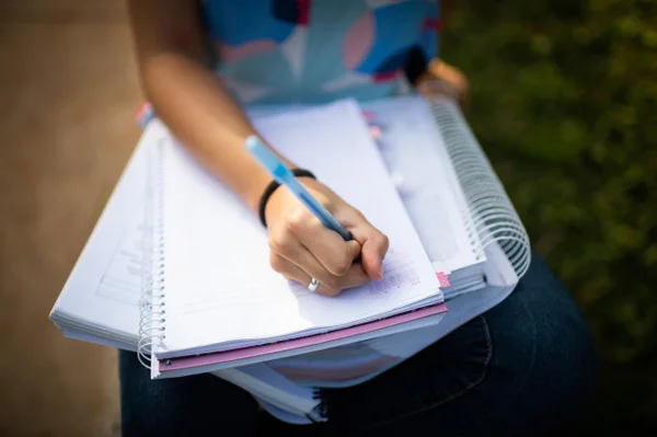 Estudantes se preparam para vestibular em meio a pandemia de coronavírus