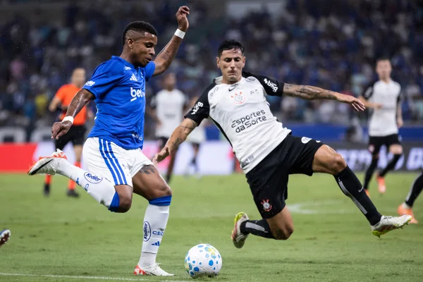 Brasileirão: Cruzeiro e Corinthians empatam em 1 x 1 no Mineirão