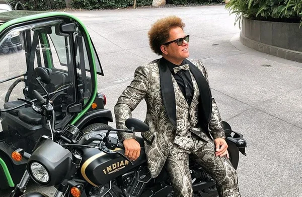 Romero Britto sobre mulher que destruiu escultura: “Quer ficar famosa”