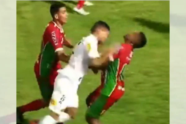 Jogador do Novorizontino acerta cabeçada à la Zidane em adversário