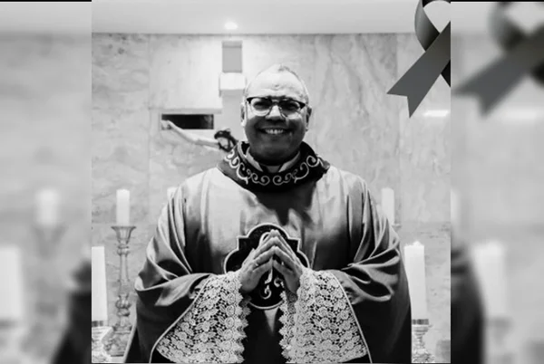 Padre estava em celebração quando morreu após desabamento na Bahia