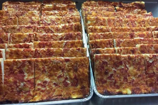 tabuleiro de pedaços de pizza