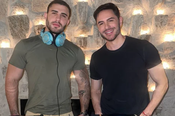 Ricardo Tozzi e Mister Brasil, Esttevan posam juntos em evento do Dia das Mães - Metrópoles