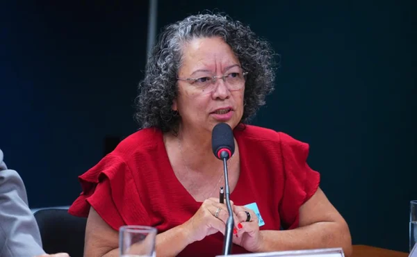A presidente do IFC, Jovita Rosa, debate o caso Master na Câmara dos Deputados