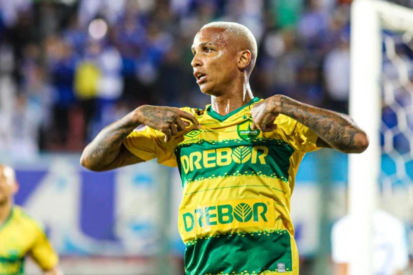 Deyverson marca e garante vitória do Cuiabá diante do Cruzeiro