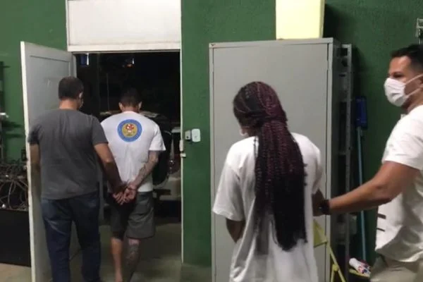 Casal que roubou joalheria no DF Plaza
