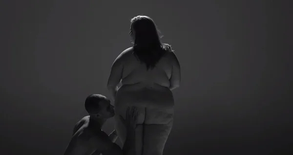 #definebeauty. Vídeo sensual desafia conceitos de beleza