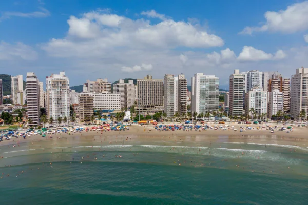 Praia do Guarujá - Metrópoles