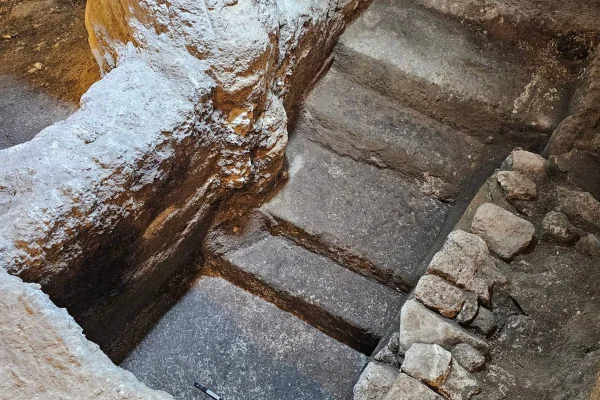 Imagem colorida mostra banheiro de purificação em Israel - Metrópoles