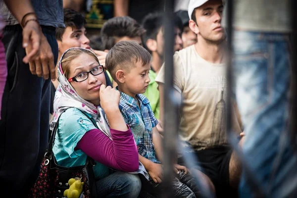 Crise de refugiados desestabiliza União Europeia