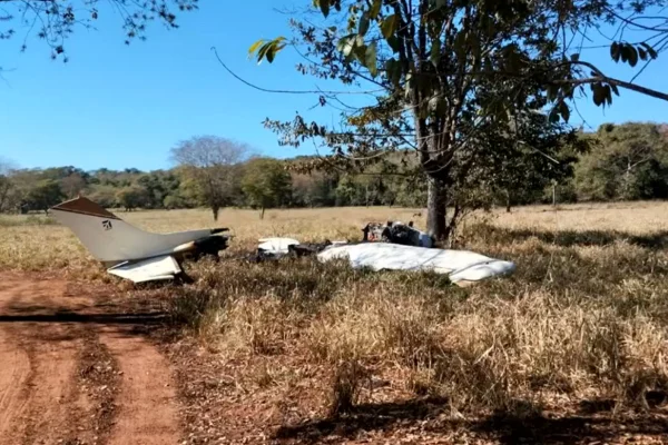 Avião com mais de 300 kg de cocaína faz pouso forçado em Goiás