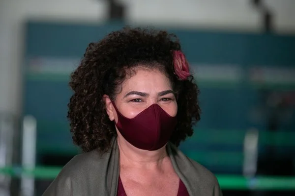 Mulher de máscara