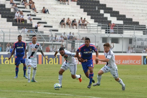 Elenco da Ponte Preta deixa estádio sem tomar banho por falta de água