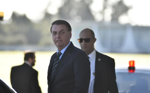 “Não serei um presidente pato manco”, diz Bolsonaro sobre decisão de Moraes