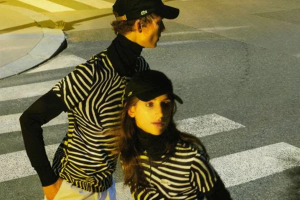 Modelos com polo da Collab