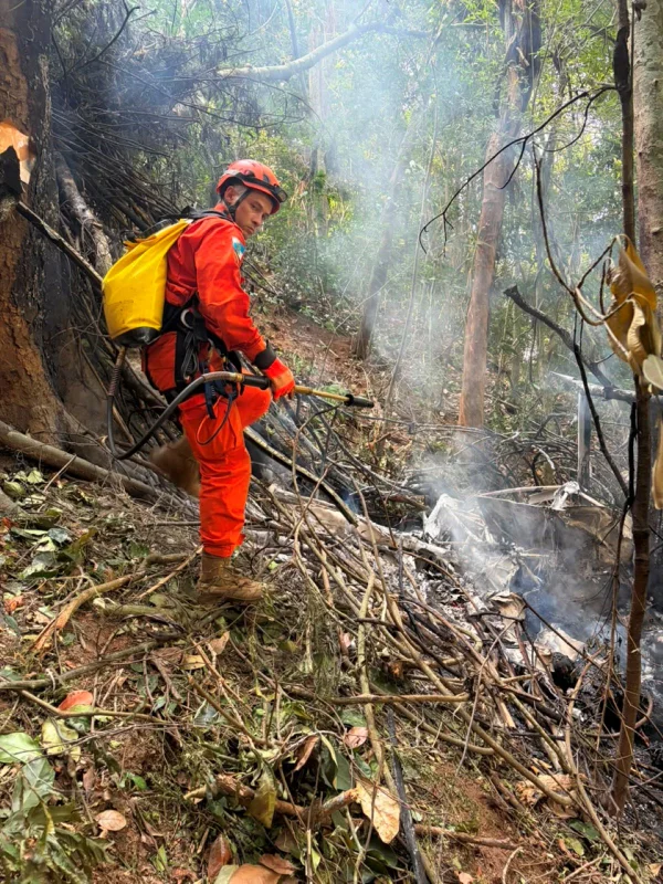 Helicóptero cai em área de mata no Rio e deixa ao menos 4 mortos - destaque galeria Helicóptero cai em área de mata no Rio e deixa ao menos 4 mortos - destaque galeria