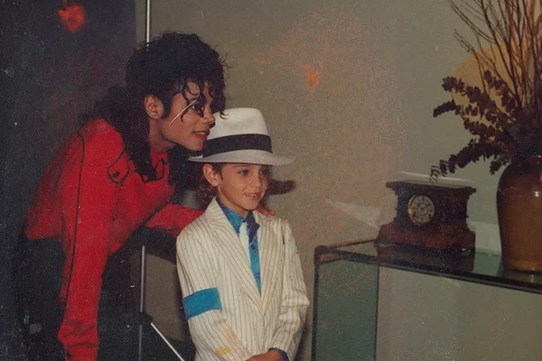 Leaving Neverland: fãs de Michael Jackson processam elenco do filme