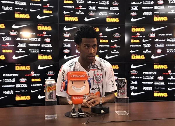 Gil explica contrato curto com Corinthians e diz que fica em 2020