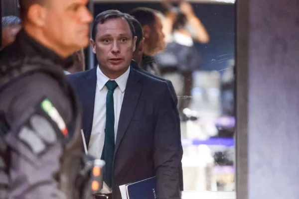 Mauro Cid durante primeira Turma 1 do Supremo Tribunal Federal STF comecou a interrogar os reus do nucleo 1 por participacao na suposta trama golpista - Metrópoles 4