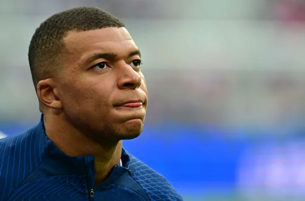 Real Madrid só tentará contratar Mbappé em janeiro de 2024, diz jornal