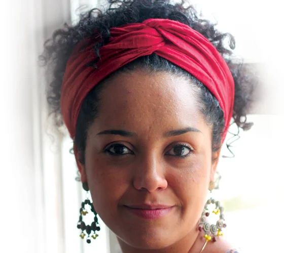 Livro aborda a dificuldade de assumir a identidade negra no Brasil