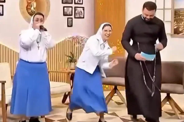 Print de um vídeo colorida de freiras dançando - Metrópoles