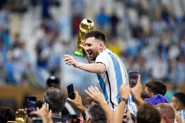 Foto colorida de Lionel Messi - Metrópoles
