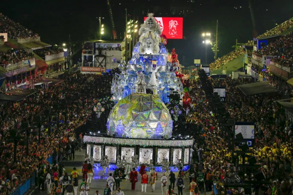 Desfile da Viradouro no Grupo Especial das escolas de samba do Rio de Janeiro