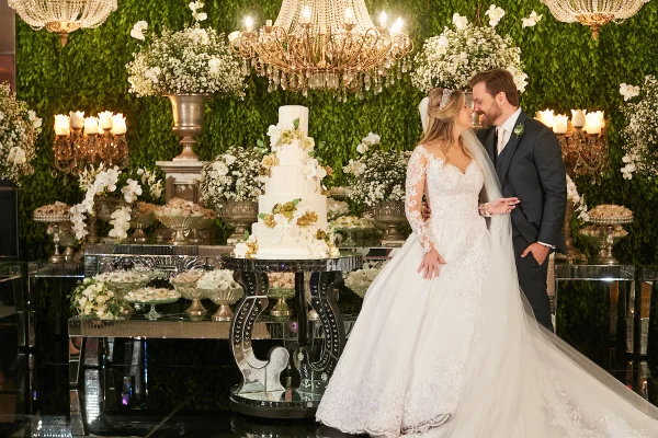 Maria Regina Benevides e Felipe Schaedler se casam com bênção do papa