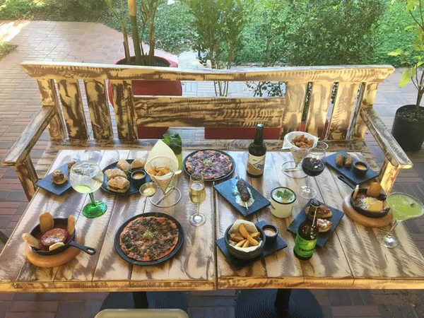 Dona Lenha reinventa menu de tapas e investe na cozinha mediterrânea