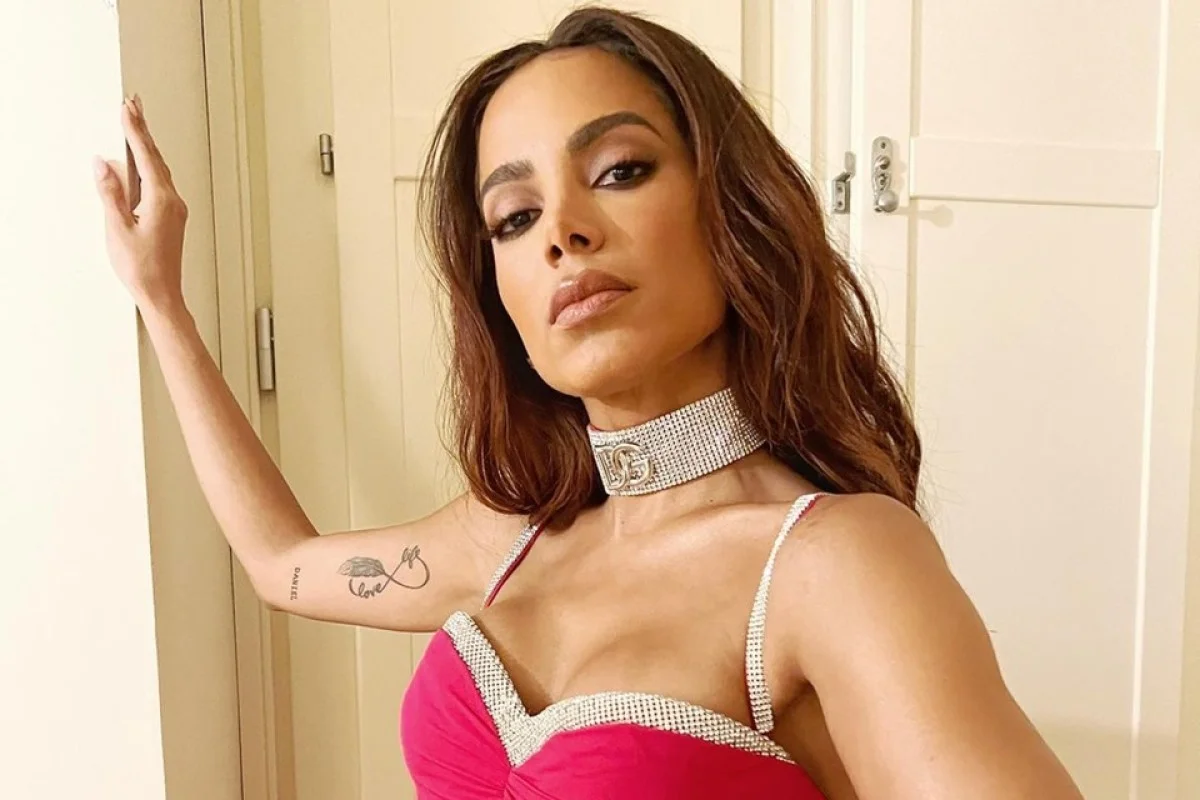 Anitta foi reconhecida pelo Guinness após alcançar o Top 1 do Spotify com Envolver Anitta foi reconhecida pelo Guinness após alcançar o Top 1 do Spotify com Envolver