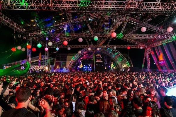 Festas com ingressos de R$ 1 mil fazem sucesso por todo o Brasil