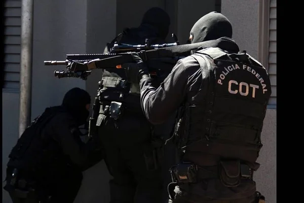Policial federal lança livro sobre Comando de Operações Táticas da PF